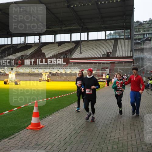 07.12.2025 - St. Pauli X-Mass-Run No. 15 Fabian Wolf http://msf.ph/oto/9397444 07.12.2025 10:45:16 Ziel 82, 401, 631, 636, 791, 793, 1245, 1415, 1419, 1546, 2086, 2158, 2220, 2355, 2356, 2524, 2525, 2926, 2934, 3350 meine-sportfotos.de