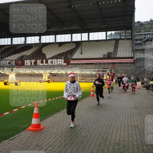 07.12.2025 - St. Pauli X-Mass-Run No. 15 Fabian Wolf http://msf.ph/oto/9397455 07.12.2025 10:45:19 Ziel 82, 401, 430, 467, 631, 636, 1096, 1245, 1415, 1419, 1546, 2086, 2158, 2220, 2355, 2356, 2524, 2525, 2535, 2926, 2934, 3350 meine-sportfotos.de
