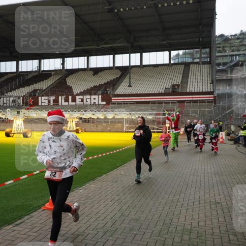 07.12.2025 - St. Pauli X-Mass-Run No. 15 Fabian Wolf http://msf.ph/oto/9397458 07.12.2025 10:45:20 Ziel 82, 401, 430, 467, 631, 636, 1096, 1245, 1415, 1419, 1546, 2086, 2158, 2220, 2355, 2356, 2524, 2525, 2535, 2926, 2934, 3350 meine-sportfotos.de