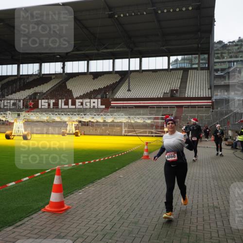07.12.2025 - St. Pauli X-Mass-Run No. 15 Fabian Wolf http://msf.ph/oto/9397499 07.12.2025 10:45:37 Ziel 430, 467, 1096, 1823, 2535, 3835, 3838, 4854, 4860 meine-sportfotos.de