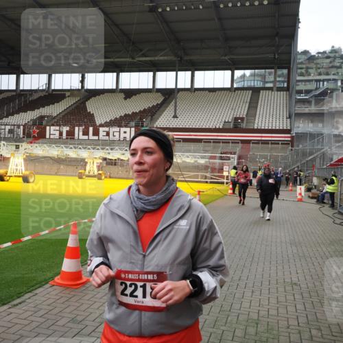 07.12.2025 - St. Pauli X-Mass-Run No. 15 Fabian Wolf http://msf.ph/oto/9397535 07.12.2025 10:45:48 Ziel 1823, 2076, 2079, 2089, 2218, 2324, 2326, 3835, 3838, 4616, 4619, 4620, 4762, 4854, 4860 meine-sportfotos.de