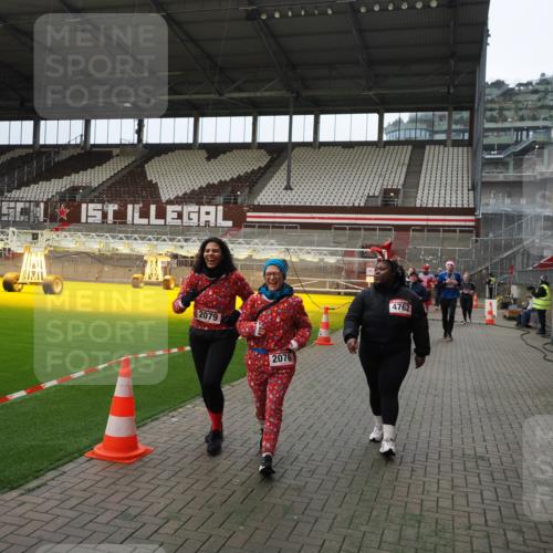 07.12.2025 - St. Pauli X-Mass-Run No. 15 Fabian Wolf http://msf.ph/oto/9397537 07.12.2025 10:45:53 Ziel 1041, 1715, 2076, 2079, 2080, 2089, 2218, 2324, 2326, 2423, 2733, 2734, 3835, 3838, 4616, 4619, 4620, 4762, 4854 meine-sportfotos.de