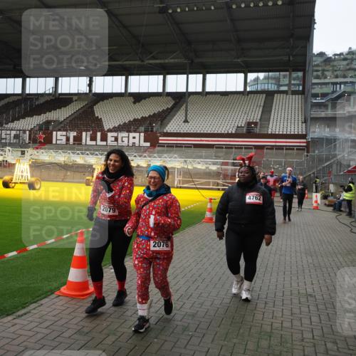 07.12.2025 - St. Pauli X-Mass-Run No. 15 Fabian Wolf http://msf.ph/oto/9397539 07.12.2025 10:45:53 Ziel 1041, 1715, 2076, 2079, 2080, 2089, 2218, 2324, 2326, 2423, 2733, 2734, 3835, 3838, 4616, 4619, 4620, 4762, 4854 meine-sportfotos.de