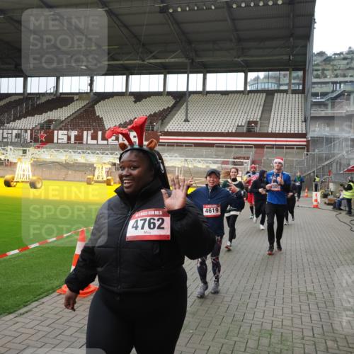 07.12.2025 - St. Pauli X-Mass-Run No. 15 Fabian Wolf http://msf.ph/oto/9397549 07.12.2025 10:45:56 Ziel 908, 1041, 1094, 1715, 2076, 2079, 2080, 2089, 2218, 2324, 2326, 2423, 2733, 2734, 3835, 3838, 4616, 4619, 4620, 4762 meine-sportfotos.de