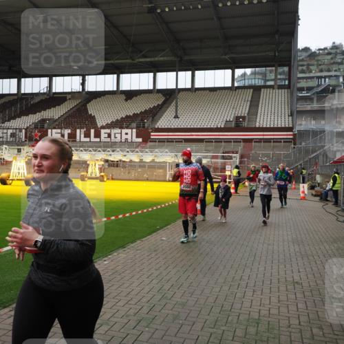 07.12.2025 - St. Pauli X-Mass-Run No. 15 Fabian Wolf http://msf.ph/oto/9397566 07.12.2025 10:46:00 Ziel 908, 1041, 1094, 1715, 2076, 2079, 2080, 2089, 2423, 2733, 2734, 4616, 4619, 4620 meine-sportfotos.de