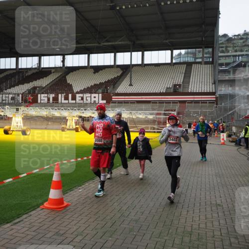 07.12.2025 - St. Pauli X-Mass-Run No. 15 Fabian Wolf http://msf.ph/oto/9397573 07.12.2025 10:46:01 Ziel 908, 1041, 1094, 1715, 2076, 2079, 2080, 2089, 2423, 2733, 2734, 4616, 4619, 4620 meine-sportfotos.de