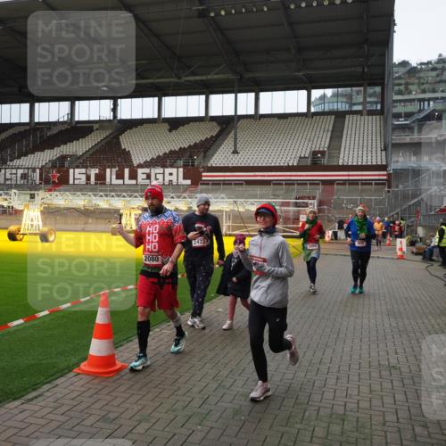 07.12.2025 - St. Pauli X-Mass-Run No. 15 Fabian Wolf http://msf.ph/oto/9397575 07.12.2025 10:46:02 Ziel 178, 183, 908, 1041, 1094, 1715, 1955, 2076, 2079, 2080, 2089, 2334, 2423, 2733, 2734, 4616, 4619, 4620 meine-sportfotos.de