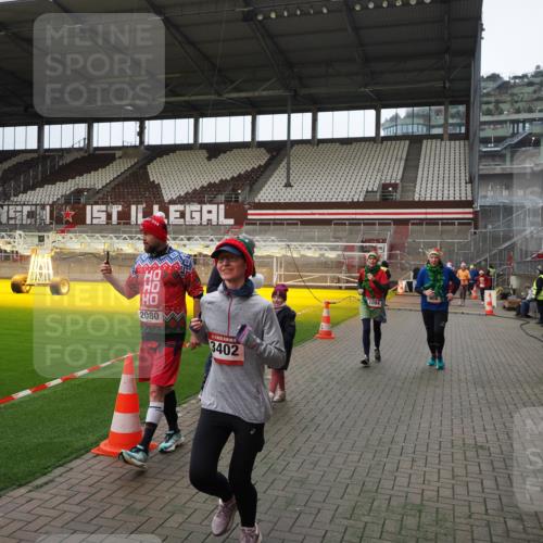 07.12.2025 - St. Pauli X-Mass-Run No. 15 Fabian Wolf http://msf.ph/oto/9397577 07.12.2025 10:46:02 Ziel 178, 183, 908, 1041, 1094, 1715, 1955, 2076, 2079, 2080, 2089, 2334, 2423, 2733, 2734, 4616, 4619, 4620 meine-sportfotos.de