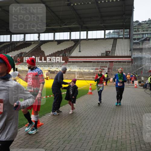 07.12.2025 - St. Pauli X-Mass-Run No. 15 Fabian Wolf http://msf.ph/oto/9397579 07.12.2025 10:46:03 Ziel 162, 178, 183, 908, 1041, 1094, 1715, 1955, 2079, 2080, 2089, 2334, 2423, 2733, 2734, 4616, 4619, 4620 meine-sportfotos.de
