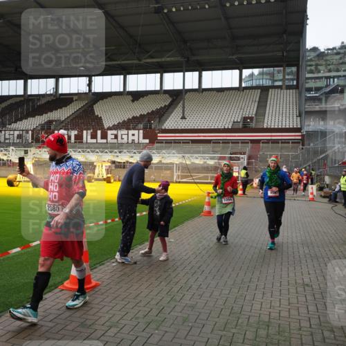 07.12.2025 - St. Pauli X-Mass-Run No. 15 Fabian Wolf http://msf.ph/oto/9397580 07.12.2025 10:46:03 Ziel 162, 178, 183, 908, 1041, 1094, 1715, 1955, 2079, 2080, 2089, 2334, 2423, 2733, 2734, 4616, 4619, 4620 meine-sportfotos.de