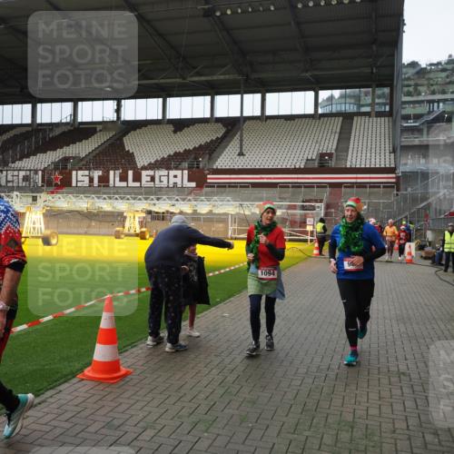 07.12.2025 - St. Pauli X-Mass-Run No. 15 Fabian Wolf http://msf.ph/oto/9397582 07.12.2025 10:46:04 Ziel 162, 178, 183, 908, 1041, 1094, 1715, 1955, 2080, 2334, 2423, 2733, 2734, 4616, 4619, 4620 meine-sportfotos.de