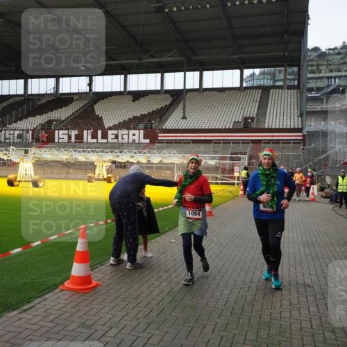 07.12.2025 - St. Pauli X-Mass-Run No. 15 Fabian Wolf http://msf.ph/oto/9397583 07.12.2025 10:46:04 Ziel 162, 178, 183, 908, 1041, 1094, 1715, 1955, 2080, 2334, 2423, 2733, 2734, 4616, 4619, 4620 meine-sportfotos.de