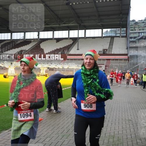 07.12.2025 - St. Pauli X-Mass-Run No. 15 Fabian Wolf http://msf.ph/oto/9397587 07.12.2025 10:46:05 Ziel 162, 178, 183, 908, 1041, 1094, 1715, 1955, 2080, 2334, 2423, 2733, 2734, 4616, 4619, 4620 meine-sportfotos.de