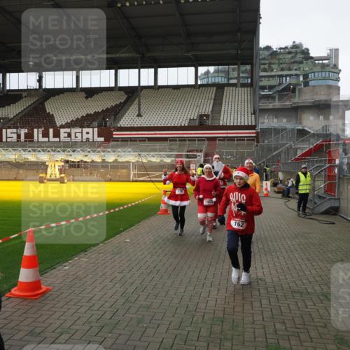 07.12.2025 - St. Pauli X-Mass-Run No. 15 Fabian Wolf http://msf.ph/oto/9397594 07.12.2025 10:46:08 Ziel 38, 41, 162, 178, 183, 908, 1041, 1094, 1715, 1955, 2080, 2216, 2334, 2423, 2574, 2733, 2734, 4616, 4619, 4620 meine-sportfotos.de