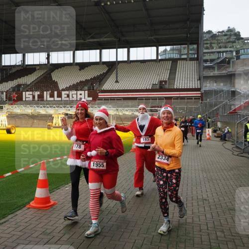 07.12.2025 - St. Pauli X-Mass-Run No. 15 Fabian Wolf http://msf.ph/oto/9397602 07.12.2025 10:46:10 Ziel 38, 41, 162, 168, 178, 183, 908, 1094, 1955, 2080, 2082, 2216, 2334, 2423, 2574, 2733, 2734 meine-sportfotos.de