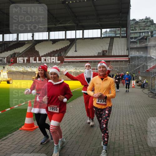 07.12.2025 - St. Pauli X-Mass-Run No. 15 Fabian Wolf http://msf.ph/oto/9397603 07.12.2025 10:46:10 Ziel 38, 41, 162, 168, 178, 183, 908, 1094, 1955, 2080, 2082, 2216, 2334, 2423, 2574, 2733, 2734 meine-sportfotos.de