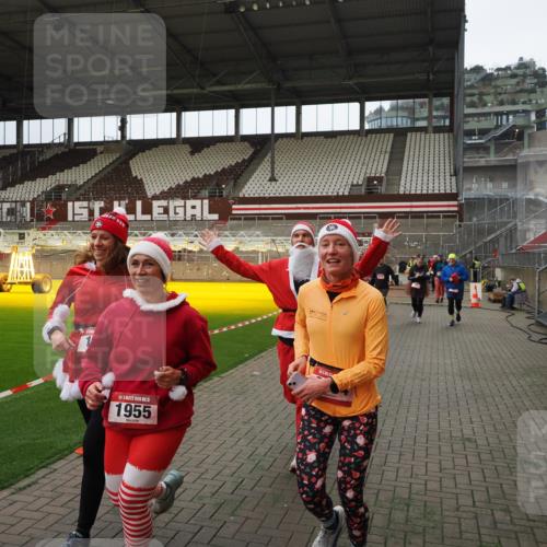 07.12.2025 - St. Pauli X-Mass-Run No. 15 Fabian Wolf http://msf.ph/oto/9397604 07.12.2025 10:46:10 Ziel 38, 41, 162, 168, 178, 183, 908, 1094, 1955, 2080, 2082, 2216, 2334, 2423, 2574, 2733, 2734 meine-sportfotos.de