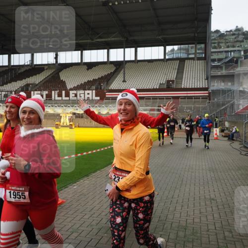07.12.2025 - St. Pauli X-Mass-Run No. 15 Fabian Wolf http://msf.ph/oto/9397605 07.12.2025 10:46:11 Ziel 38, 41, 162, 168, 178, 183, 908, 1094, 1955, 2082, 2216, 2334, 2423, 2574, 2733, 2734 meine-sportfotos.de