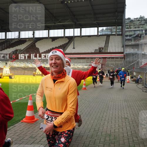 07.12.2025 - St. Pauli X-Mass-Run No. 15 Fabian Wolf http://msf.ph/oto/9397606 07.12.2025 10:46:11 Ziel 38, 41, 162, 168, 178, 183, 908, 1094, 1955, 2082, 2216, 2334, 2423, 2574, 2733, 2734 meine-sportfotos.de