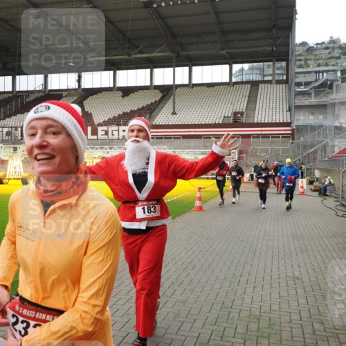 07.12.2025 - St. Pauli X-Mass-Run No. 15 Fabian Wolf http://msf.ph/oto/9397607 07.12.2025 10:46:11 Ziel 38, 41, 162, 168, 178, 183, 908, 1094, 1955, 2082, 2216, 2334, 2423, 2574, 2733, 2734 meine-sportfotos.de