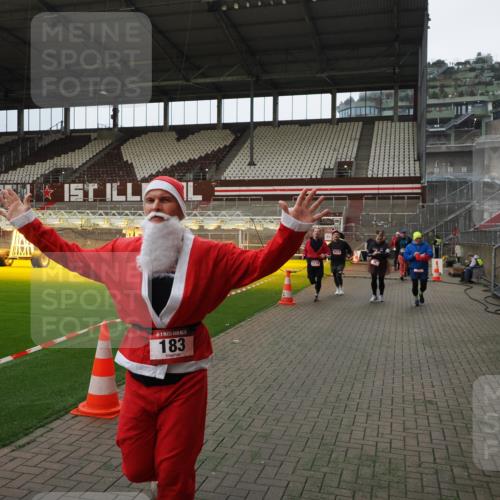 07.12.2025 - St. Pauli X-Mass-Run No. 15 Fabian Wolf http://msf.ph/oto/9397608 07.12.2025 10:46:11 Ziel 38, 41, 162, 168, 178, 183, 908, 1094, 1955, 2082, 2216, 2334, 2423, 2574, 2733, 2734 meine-sportfotos.de