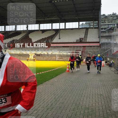07.12.2025 - St. Pauli X-Mass-Run No. 15 Fabian Wolf http://msf.ph/oto/9397610 07.12.2025 10:46:12 Ziel 38, 41, 153, 162, 168, 178, 183, 908, 1094, 1955, 2082, 2216, 2334, 2423, 2574 meine-sportfotos.de