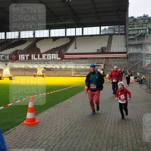07.12.2025 - St. Pauli X-Mass-Run No. 15 Fabian Wolf http://msf.ph/oto/9397625 07.12.2025 10:46:17 Ziel 38, 41, 153, 162, 168, 178, 183, 914, 917, 1040, 1955, 2082, 2216, 2303, 2306, 2334, 2574, 2960, 4589 meine-sportfotos.de