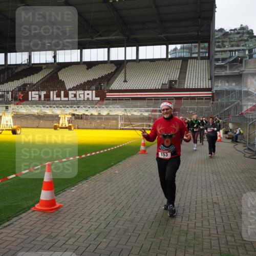 07.12.2025 - St. Pauli X-Mass-Run No. 15 Fabian Wolf http://msf.ph/oto/9397634 07.12.2025 10:46:18 Ziel 38, 41, 153, 162, 168, 178, 183, 914, 917, 1040, 1043, 1955, 2082, 2216, 2303, 2306, 2334, 2574, 2960, 4589 meine-sportfotos.de