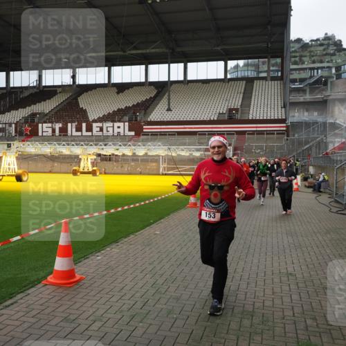 07.12.2025 - St. Pauli X-Mass-Run No. 15 Fabian Wolf http://msf.ph/oto/9397635 07.12.2025 10:46:19 Ziel 38, 41, 153, 162, 168, 178, 183, 641, 914, 917, 1040, 1043, 1955, 2082, 2092, 2216, 2303, 2306, 2334, 2574, 2960, 4589 meine-sportfotos.de