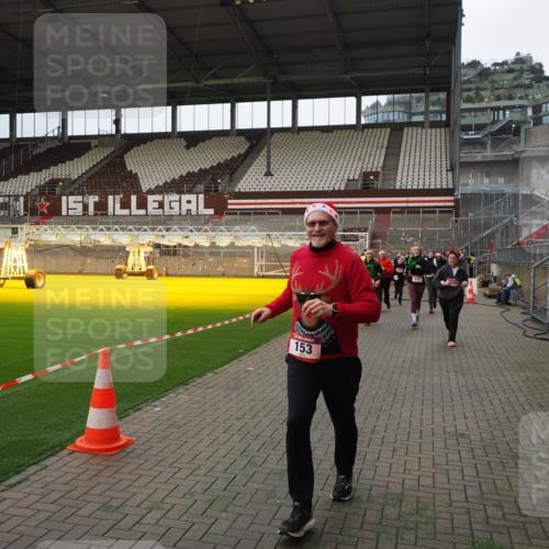 07.12.2025 - St. Pauli X-Mass-Run No. 15 Fabian Wolf http://msf.ph/oto/9397636 07.12.2025 10:46:19 Ziel 38, 41, 153, 162, 168, 178, 183, 641, 914, 917, 1040, 1043, 1955, 2082, 2092, 2216, 2303, 2306, 2334, 2574, 2960, 4589 meine-sportfotos.de