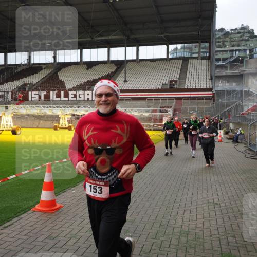 07.12.2025 - St. Pauli X-Mass-Run No. 15 Fabian Wolf http://msf.ph/oto/9397637 07.12.2025 10:46:19 Ziel 38, 41, 153, 162, 168, 178, 183, 641, 914, 917, 1040, 1043, 1955, 2082, 2092, 2216, 2303, 2306, 2334, 2574, 2960, 4589 meine-sportfotos.de