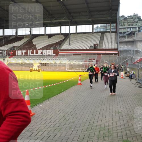 07.12.2025 - St. Pauli X-Mass-Run No. 15 Fabian Wolf http://msf.ph/oto/9397639 07.12.2025 10:46:20 Ziel 38, 41, 153, 162, 168, 178, 183, 641, 914, 917, 1040, 1043, 1955, 2082, 2092, 2216, 2303, 2306, 2334, 2574, 2960, 4589 meine-sportfotos.de