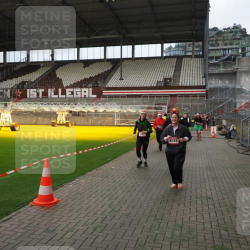 07.12.2025 - St. Pauli X-Mass-Run No. 15 Fabian Wolf http://msf.ph/oto/9397640 07.12.2025 10:46:21 Ziel 38, 41, 153, 162, 168, 178, 183, 479, 639, 641, 914, 917, 1040, 1043, 1955, 2082, 2092, 2216, 2303, 2306, 2334, 2574, 2960, 4589 meine-sportfotos.de