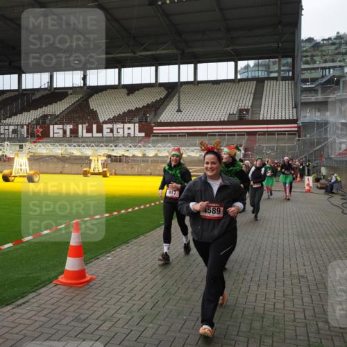 07.12.2025 - St. Pauli X-Mass-Run No. 15 Fabian Wolf http://msf.ph/oto/9397644 07.12.2025 10:46:22 Ziel 38, 41, 153, 162, 168, 178, 183, 479, 485, 639, 641, 914, 917, 1040, 1043, 1955, 2082, 2092, 2216, 2303, 2306, 2334, 2574, 2960, 4589 meine-sportfotos.de