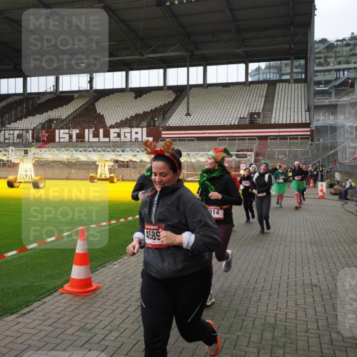07.12.2025 - St. Pauli X-Mass-Run No. 15 Fabian Wolf http://msf.ph/oto/9397646 07.12.2025 10:46:22 Ziel 38, 41, 153, 162, 168, 178, 183, 479, 485, 639, 641, 914, 917, 1040, 1043, 1955, 2082, 2092, 2216, 2303, 2306, 2334, 2574, 2960, 4589 meine-sportfotos.de