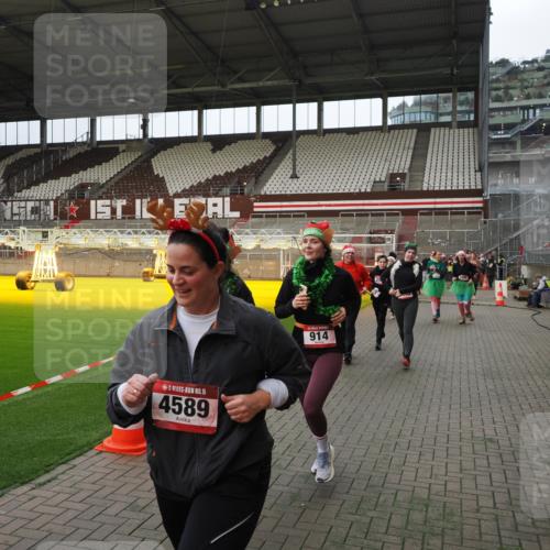 07.12.2025 - St. Pauli X-Mass-Run No. 15 Fabian Wolf http://msf.ph/oto/9397647 07.12.2025 10:46:22 Ziel 38, 41, 153, 162, 168, 178, 183, 479, 485, 639, 641, 914, 917, 1040, 1043, 1955, 2082, 2092, 2216, 2303, 2306, 2334, 2574, 2960, 4589 meine-sportfotos.de