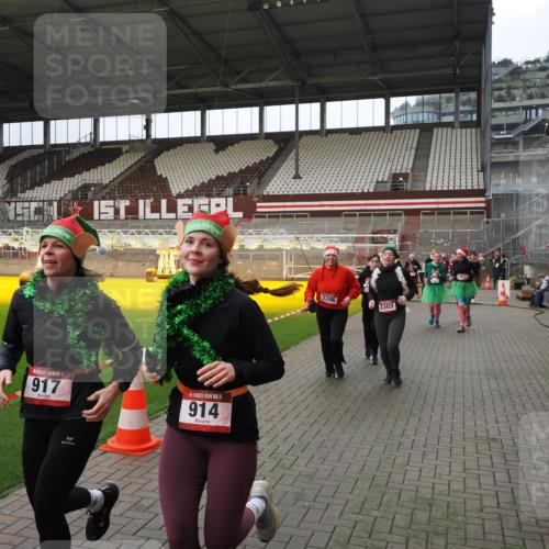 07.12.2025 - St. Pauli X-Mass-Run No. 15 Fabian Wolf http://msf.ph/oto/9397649 07.12.2025 10:46:23 Ziel 38, 41, 153, 162, 168, 479, 485, 639, 641, 914, 917, 1040, 1043, 2082, 2092, 2216, 2303, 2306, 2574, 2960, 4589 meine-sportfotos.de