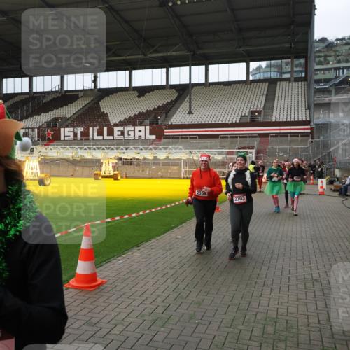 07.12.2025 - St. Pauli X-Mass-Run No. 15 Fabian Wolf http://msf.ph/oto/9397651 07.12.2025 10:46:23 Ziel 38, 41, 153, 162, 168, 479, 485, 639, 641, 914, 917, 1040, 1043, 2082, 2092, 2216, 2303, 2306, 2574, 2960, 4589 meine-sportfotos.de