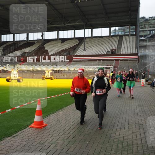 07.12.2025 - St. Pauli X-Mass-Run No. 15 Fabian Wolf http://msf.ph/oto/9397653 07.12.2025 10:46:24 Ziel 38, 41, 153, 168, 479, 485, 639, 641, 914, 917, 1040, 1043, 2082, 2092, 2216, 2303, 2306, 2574, 2960, 4589 meine-sportfotos.de
