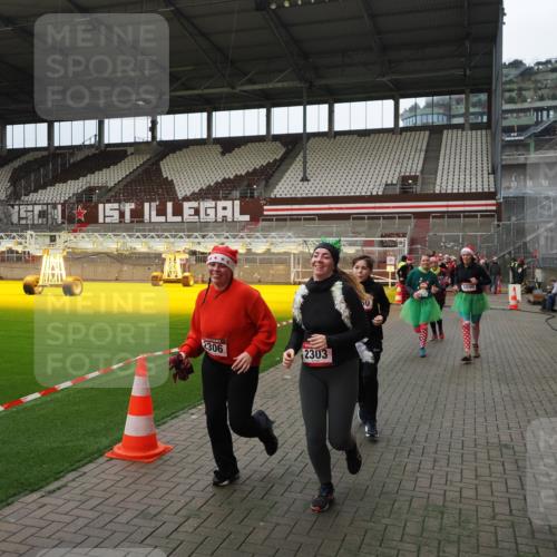 07.12.2025 - St. Pauli X-Mass-Run No. 15 Fabian Wolf http://msf.ph/oto/9397655 07.12.2025 10:46:24 Ziel 38, 41, 153, 168, 479, 485, 639, 641, 914, 917, 1040, 1043, 2082, 2092, 2216, 2303, 2306, 2574, 2960, 4589 meine-sportfotos.de