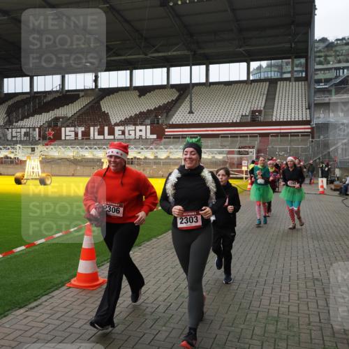 07.12.2025 - St. Pauli X-Mass-Run No. 15 Fabian Wolf http://msf.ph/oto/9397656 07.12.2025 10:46:24 Ziel 38, 41, 153, 168, 479, 485, 639, 641, 914, 917, 1040, 1043, 2082, 2092, 2216, 2303, 2306, 2574, 2960, 4589 meine-sportfotos.de