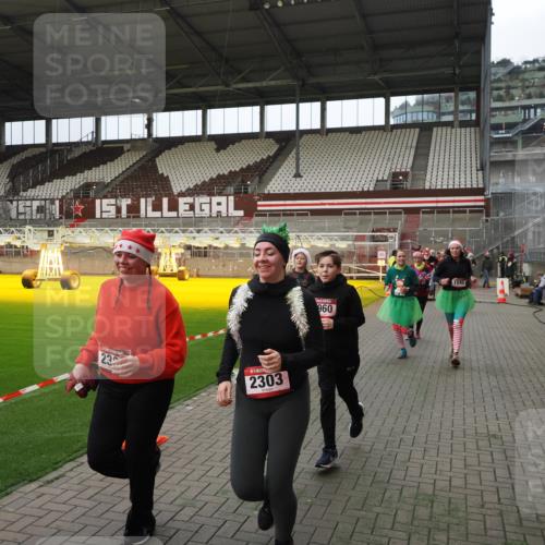 07.12.2025 - St. Pauli X-Mass-Run No. 15 Fabian Wolf http://msf.ph/oto/9397657 07.12.2025 10:46:25 Ziel 38, 41, 153, 168, 479, 485, 639, 641, 914, 917, 1040, 1043, 2082, 2092, 2216, 2303, 2306, 2574, 2960, 2998, 4589 meine-sportfotos.de