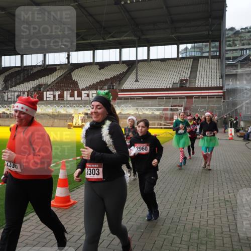 07.12.2025 - St. Pauli X-Mass-Run No. 15 Fabian Wolf http://msf.ph/oto/9397658 07.12.2025 10:46:25 Ziel 38, 41, 153, 168, 479, 485, 639, 641, 914, 917, 1040, 1043, 2082, 2092, 2216, 2303, 2306, 2574, 2960, 2998, 4589 meine-sportfotos.de