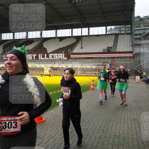 07.12.2025 - St. Pauli X-Mass-Run No. 15 Fabian Wolf http://msf.ph/oto/9397660 07.12.2025 10:46:25 Ziel 38, 41, 153, 168, 479, 485, 639, 641, 914, 917, 1040, 1043, 2082, 2092, 2216, 2303, 2306, 2574, 2960, 2998, 4589 meine-sportfotos.de