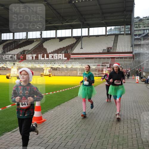 07.12.2025 - St. Pauli X-Mass-Run No. 15 Fabian Wolf http://msf.ph/oto/9397664 07.12.2025 10:46:26 Ziel 38, 41, 153, 168, 221, 479, 485, 639, 641, 914, 917, 921, 1040, 1043, 2082, 2092, 2216, 2303, 2306, 2574, 2960, 2998, 3001, 4589 meine-sportfotos.de
