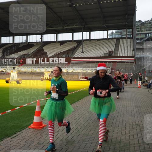 07.12.2025 - St. Pauli X-Mass-Run No. 15 Fabian Wolf http://msf.ph/oto/9397667 07.12.2025 10:46:27 Ziel 153, 168, 221, 479, 485, 639, 641, 914, 917, 921, 1040, 1043, 1242, 2082, 2092, 2303, 2306, 2960, 2965, 2998, 3001, 4589 meine-sportfotos.de