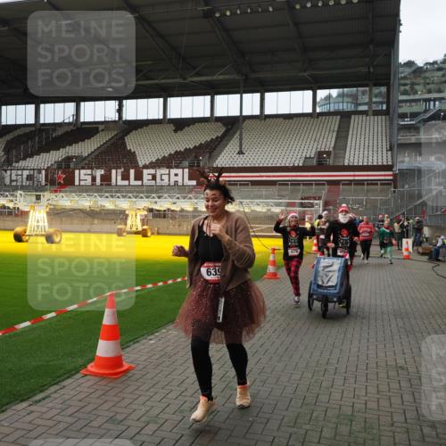 07.12.2025 - St. Pauli X-Mass-Run No. 15 Fabian Wolf http://msf.ph/oto/9397677 07.12.2025 10:46:29 Ziel 153, 168, 221, 479, 485, 639, 641, 914, 917, 921, 1040, 1043, 1242, 2082, 2092, 2303, 2306, 2960, 2965, 2998, 3001, 4589 meine-sportfotos.de