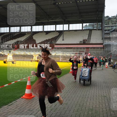 07.12.2025 - St. Pauli X-Mass-Run No. 15 Fabian Wolf http://msf.ph/oto/9397678 07.12.2025 10:46:29 Ziel 153, 168, 221, 479, 485, 639, 641, 914, 917, 921, 1040, 1043, 1242, 2082, 2092, 2303, 2306, 2960, 2965, 2998, 3001, 4589 meine-sportfotos.de