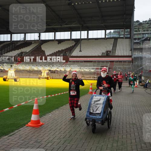 07.12.2025 - St. Pauli X-Mass-Run No. 15 Fabian Wolf http://msf.ph/oto/9397683 07.12.2025 10:46:30 Ziel 153, 168, 221, 479, 485, 639, 641, 914, 917, 921, 1040, 1043, 1242, 2092, 2303, 2306, 2960, 2965, 2998, 3001, 4589 meine-sportfotos.de