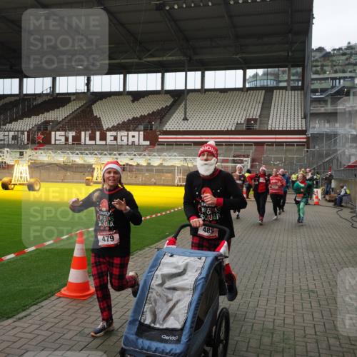 07.12.2025 - St. Pauli X-Mass-Run No. 15 Fabian Wolf http://msf.ph/oto/9397685 07.12.2025 10:46:31 Ziel 153, 221, 479, 485, 639, 641, 914, 917, 921, 1040, 1043, 1242, 2092, 2303, 2306, 2536, 2960, 2965, 2998, 3001, 4589 meine-sportfotos.de